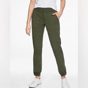 Athleta Trekkie Jogger in Forest Green Size 0